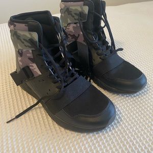 Super hot camo Ryderwear weightlifting shoes size 10